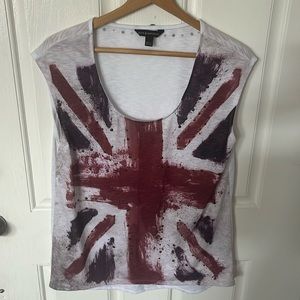Lightweight sleeveless shirt